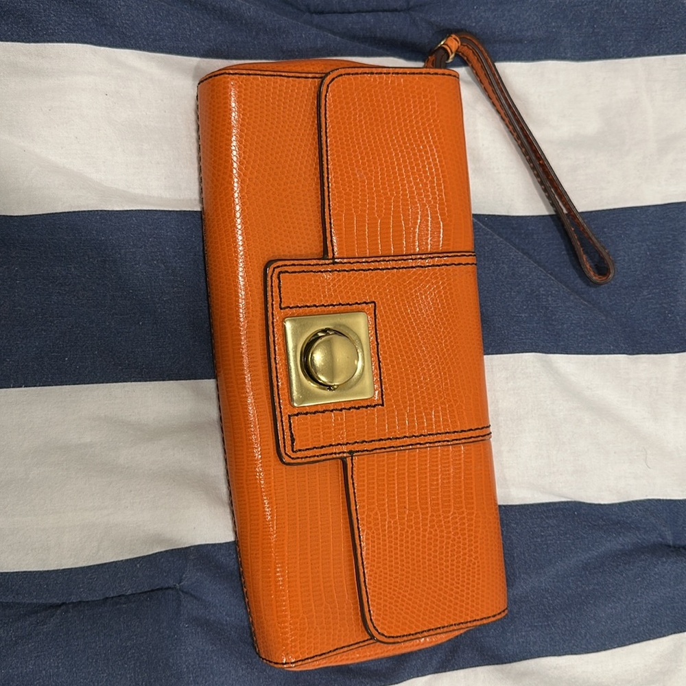 EUC Chic Banana Republic wristlet - Picture 6 of 8